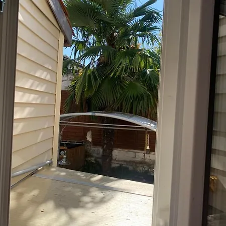 Futures Solutions Bed & Breakfast Bordeaux